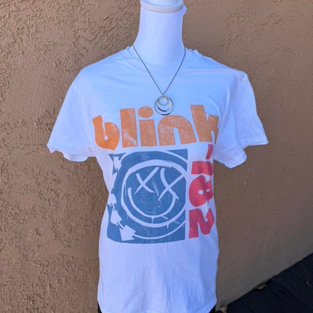 blink 182 graphic tee